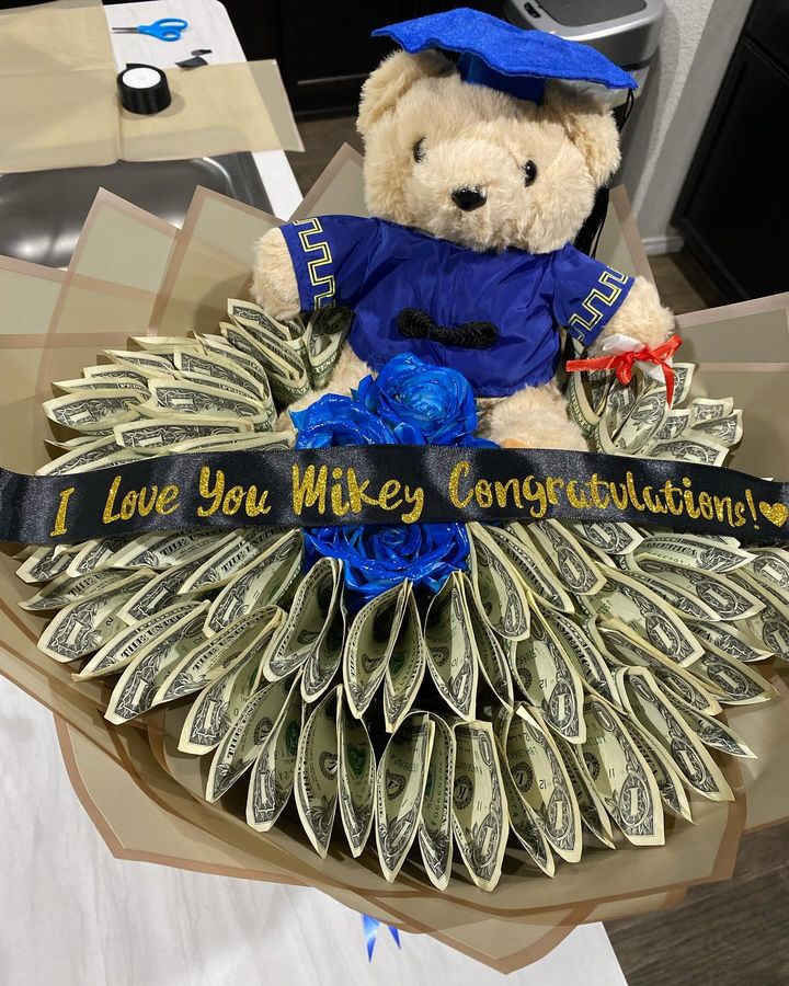 Graduation money bouquet